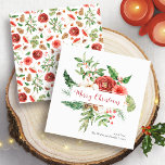 Carte de Noël verte élégante<br><div class="desc">Elégante carte de Noël verdoyante. Cette belle carte de Noël carré présente d'élégantes fleurs rouges à l'aquarelle avec baies sèches, pinecones et verdure sur arrière - plan blanc avec un "Joyeux Noël" dans un élégant script manuscrit | calligraphie. Le dos de la carte comprend un motif correspondant. Trouvez les articles...</div>