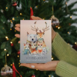 Carte de Noël vintage Vibe Winter Wonderland<br><div class="desc">Ce design est rempli de couleur et de l'ambiance vintage joyeuse d'un pays merveilleux d'hiver : animaux sauvages de Noël,  petites enchères mignonnes,  avec une typographie élégante.</div>