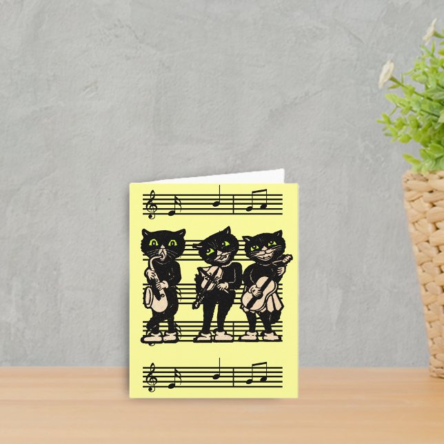 Carte de note musicale de chats noirs (Three black cat musicians playing instruments on sheet of music on bright yellow notecards.)