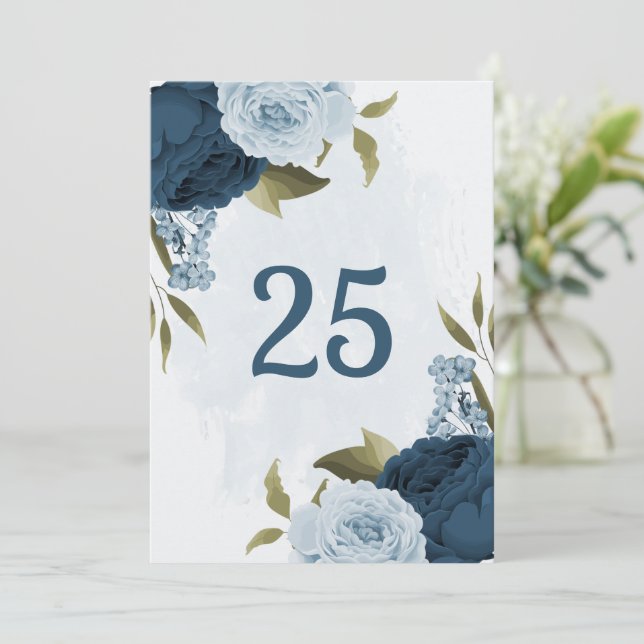 carte de numéro de table à fleurs bleu marine bleu (Debout devant)