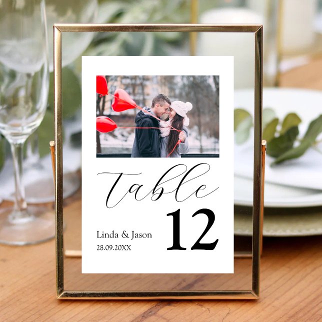 Carte de numéro de table avec photo de destination (Travel destination photo table number cards guide guests while showcasing your love story.)
