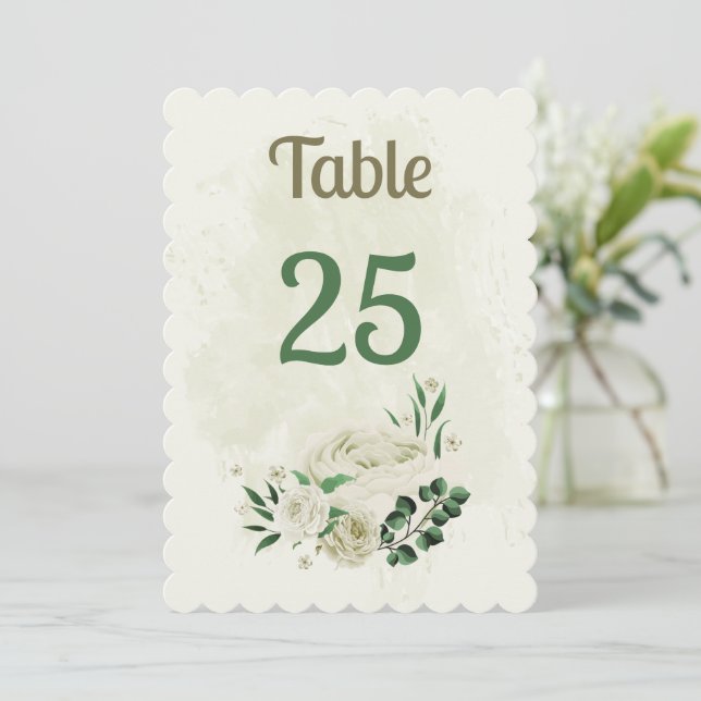 Carte de numéro de table de fleurs blanches ivoire (Debout devant)