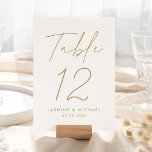 Carte de numéro de table de Mariage de script or m<br><div class="desc">Cartes numériques simples et modernes de table mariage avec "Table" affichées dans un script d'or manuscrit avec un arrière - plan blanc (ou une couleur de votre choix). Pour commander les cartes de table mariage or : ajoutez votre nom, votre date de mariage et votre numéro de table. Chaque numéro...</div>