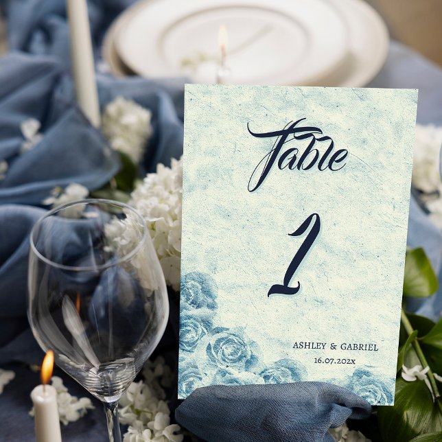 Carte de numéro de table de mariage florale bleue  (Romantic Blue Floral Wedding Table Number Card)