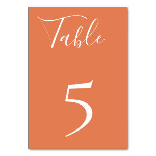 Carte de numéro de table orange poussiéreux