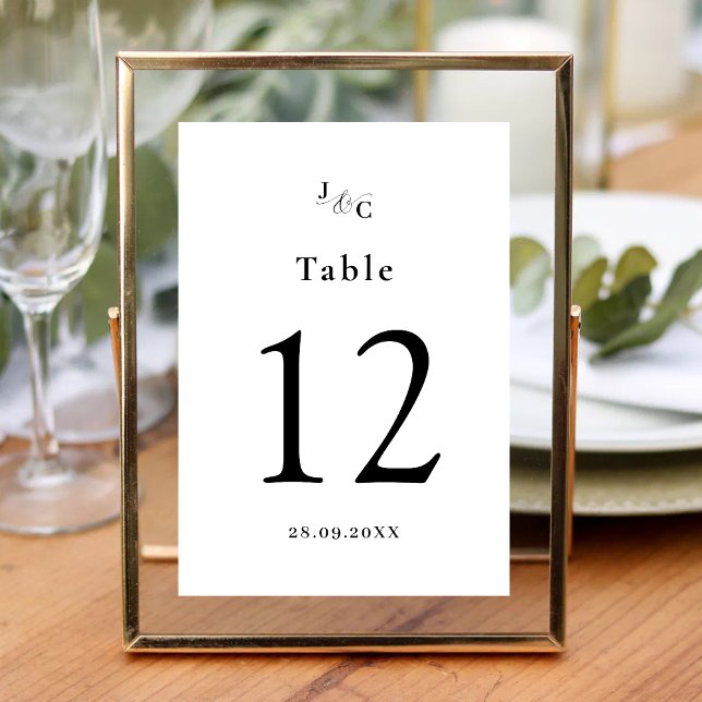Carte de numéro de table personnalisée noir et bla (Black and white table number cards add sleek organization while personalizing your wedding seating.)