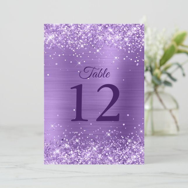 Carte de numéro de table violet clair pailleté 5x7 (Debout devant)