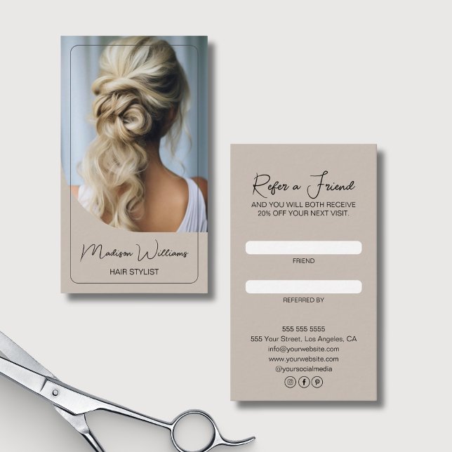 Carte De Parrainage Liste de cheveux Photo personnalisée moderne Beige (Hair Stylist Modern Custom Photo Beige Referral Card)