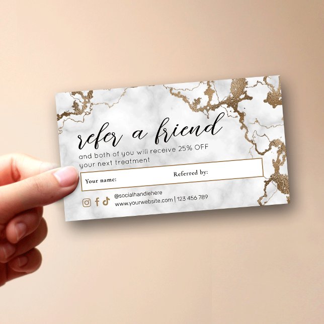 Carte De Parrainage Onglerie de Spa Marbre Or Script Élégant Beauté (Elegant gold marble Refer a Friend discount cards with fully customizable text)