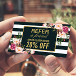 Carte De Parrainage Stylé Floral Black White Stripes Beauté Salon<br><div class="desc">Cette carte de référence Floral Black White Stripes Beauty Salon est un moyen magnifique et élégant de promouvoir le programme de référence de votre salon. Le design est composé d'un arrière - plan rayé noir et blanc aux accents floraux vintages d'or, lui conférant une atmosphère classique et intemporelle. Customisez la...</div>