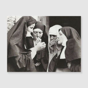 Carte de photo ancienne de nonnes fumant