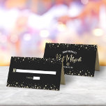 Carte De Placement Bat Mitzvah Noir Or Feuille Script Confettis Moder<br><div class="desc">Aucune fête de Bat Mitzvah n'est complète sans cartes de placement personnalisées. Laissez votre Bat Mitzvah préférée être fière, se réjouir et célébrer son étape importante lors de sa fête parfaitement coordonnée. Une typographie grasse sans empattement et de minuscules points de strass doré faux se superposent sur un fond noir...</div>