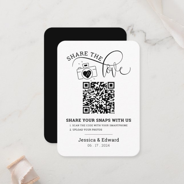 Carte De Placement Capturez L'Amour Qr Code Black Chic Mariage modern (Devant/Arrière en situation)