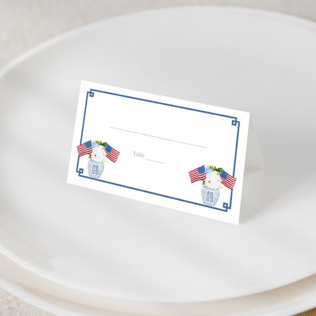 Carte De Placement Chinoiserie Chic USA Drapeau Ginger Jar Mariage Dé (Patriotic watercolor USA flags in ginger jar vase red white and blue place cards or food tents)