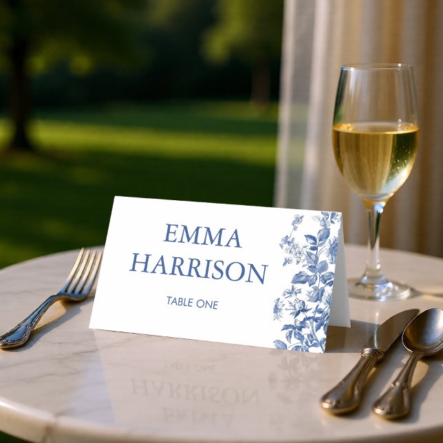 Carte De Placement Classique bleu français Toile pliée de mariage (Classic French Blue Toile Wedding Folded Place Card)
