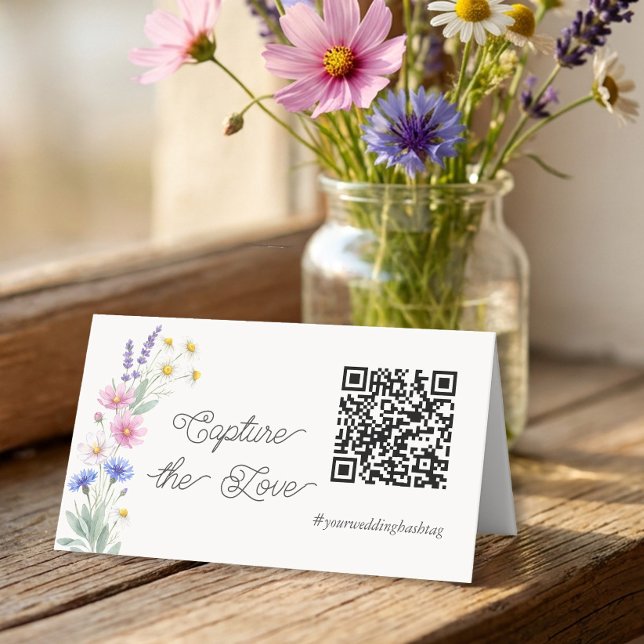 Carte De Placement Code QR Capturez L'Amour Fleur Sauvage Pressée (Photo sharing qr code tent card - Pressed Spring Meadow Wildflower Wedding Set by Darling & May)