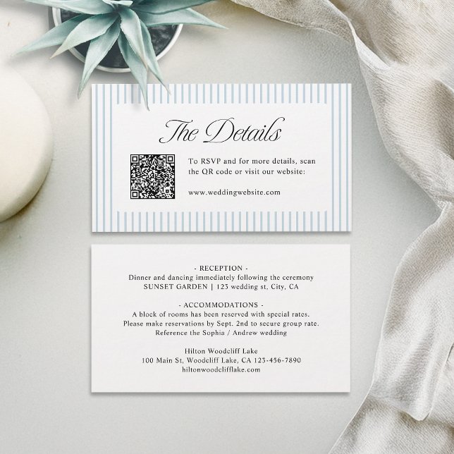 Carte De Placement Code QR rayé bleu poussiéreux Détails de mariage é (Dusty Blue Striped QR Code Classy Wedding Details Place Card)