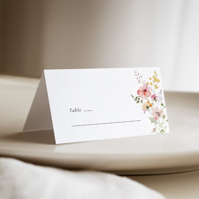 Carte de placement de mariage aux fleurs sauvages  (Boho meadow wildflower wedding place card with pastel watercolor florals and airy minimal typography)