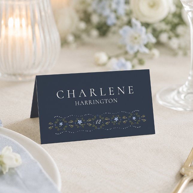 Carte de placement de mariage florale bleu poussié (Créateur téléchargé)