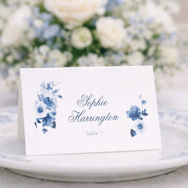 Carte de placement de mariage florale bleu poussié (Créateur téléchargé)