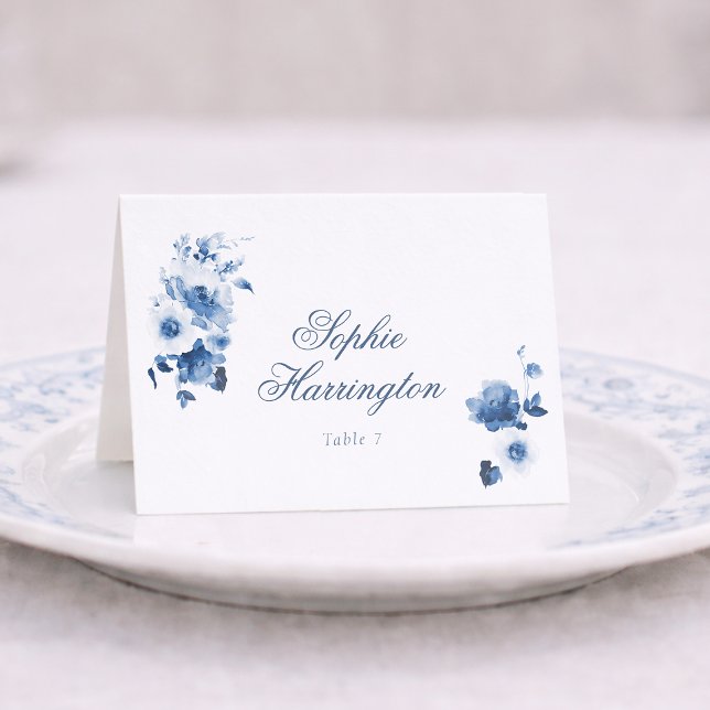 Carte de placement de mariage florale bleu poussié (Créateur téléchargé)