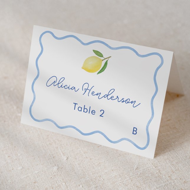 Carte de placement de mariage Ligne ondulée Bleu p (Trendy squiggle border with lemon and hand-painted blue & white tiles individual wedding place card )