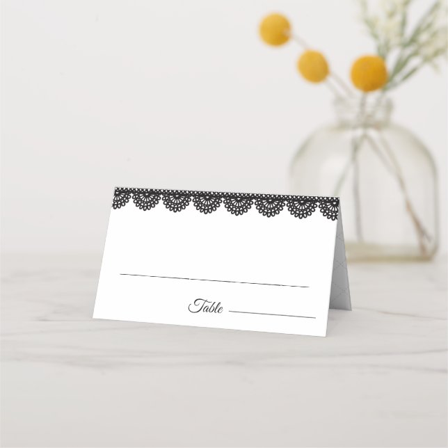 Carte De Placement Dentelle noire sur mariage blanc personnalisé (Devant)