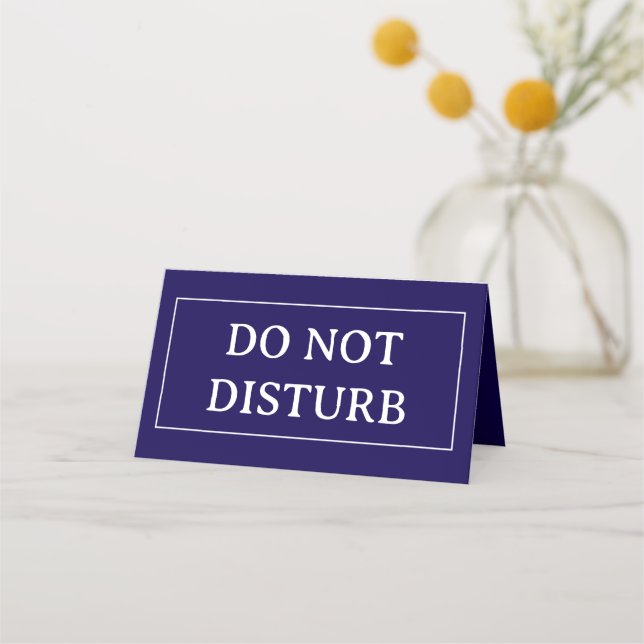 Carte De Placement DO NOT DISTURB | 4" x 3.5" Folded Place Card (Dos)