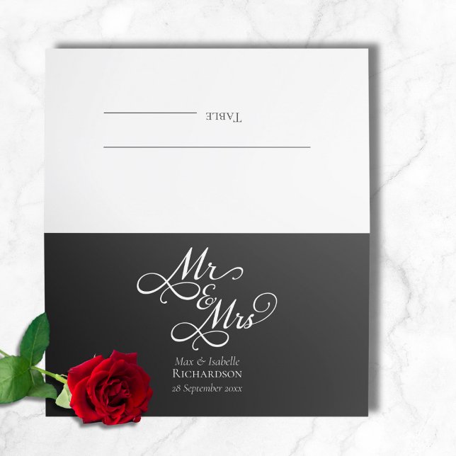 Carte De Placement Élégant Mariage classique noir et blanc (elegant black and white mr and mrs wedding reception place cards, chic script calligraphy typography)