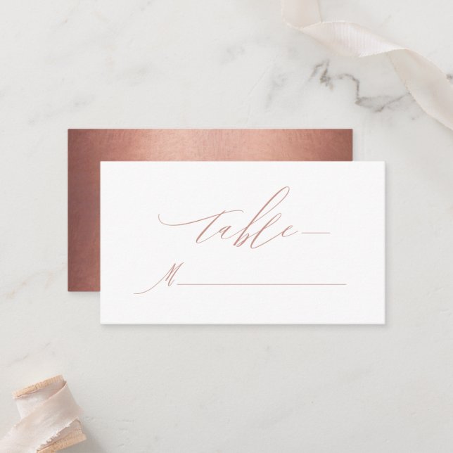 Carte De Placement Élégant Rose Gold Calligraphie Mariage métallique (Devant/Arrière en situation)
