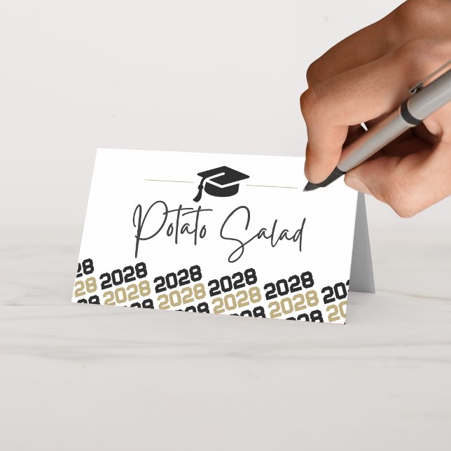 Carte De Placement Étiquette pliable de capuchon de graduation noir e (Gold and Black Class Year Graduation Label Cards. Perfect for food, drinks or place settings)