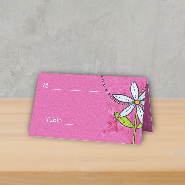 Carte De Placement Feuilles de fleur de marguerite sur rose vif (Bright white daisy flower with leaves on vibrant pink table or place card for events.)