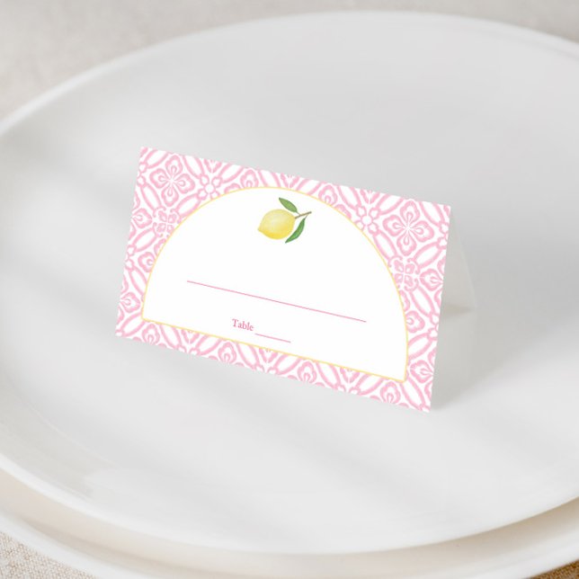 Carte De Placement Fille rose agrumes avec arche Fête de douche de ma (Pretty pink and white wedding shower place cards featuring vintage italian tile detail and lemon)