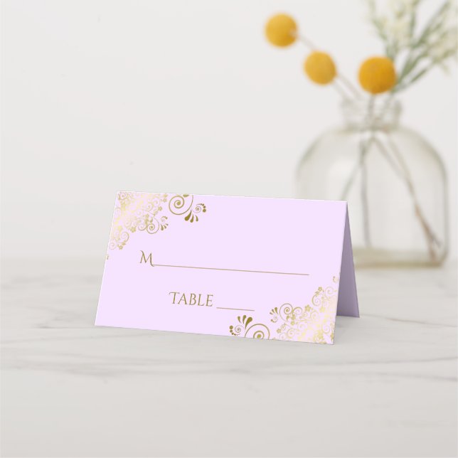 Carte De Placement Lacy Gold sur Lilac Purple Mariage élégant écritur (Devant)