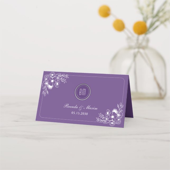 Carte De Placement Mariage à monogramme floral violet (Devant)