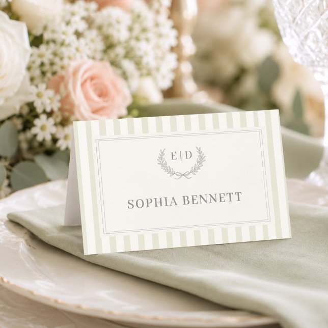 Carte De Placement Mariage à rayures vert sauge et monogramme (Créateur téléchargé)