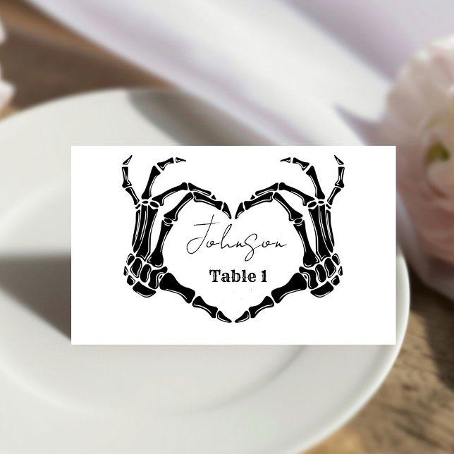 Carte De Placement Mariage de coeur du crâne gothique de Monogramme (Créateur téléchargé)
