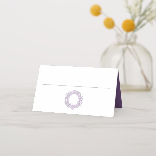 Carte De Placement Mariage Élégant Blason Hérité Violet (Devant)