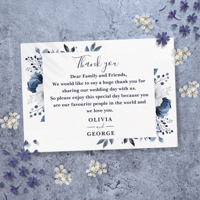 Carte De Placement Mariage Floral Bleu Et Blanc Marine Merci (Navy Blue And White Floral Wedding Thank You Place Card)