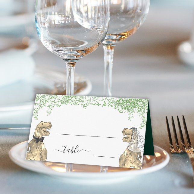 Carte De Placement Nom de l'invité au mariage sur le thème des dinosa (Green Dinosaur wedding table name place cards Funny T-Rex dino bride & groom eucalyptus foliage)