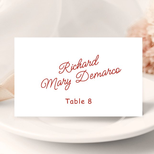 Carte De Placement Nom de l'invité de mariage rétro rouge et blanc (Retro red and white wedding place card helps guests find seats with vintage charm.)