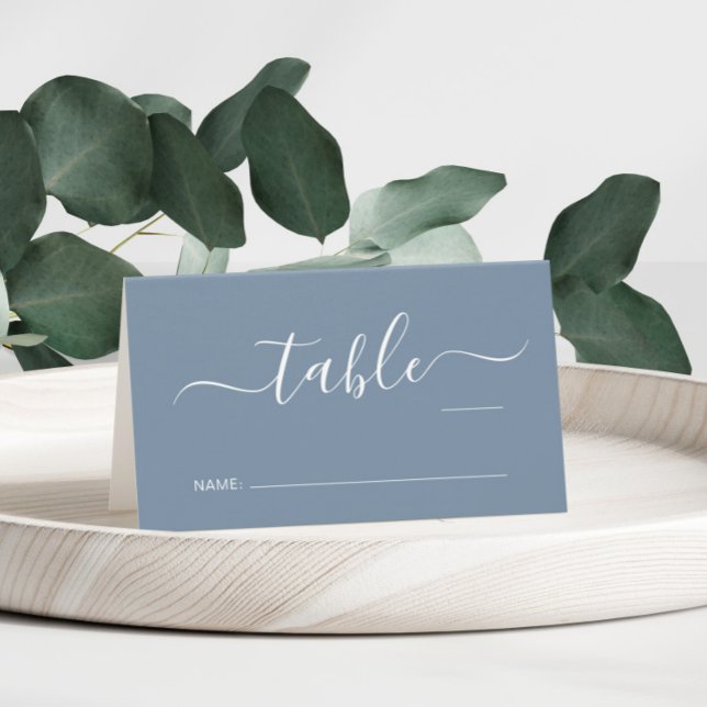 Carte De Placement Numéro de table de mariage Chic Script Bleu Poussi (Créateur téléchargé)