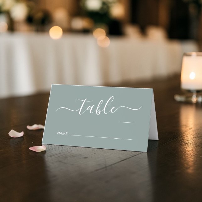 Carte De Placement Numéro de table de mariage Chic Script Vert Sage (Chic Script Sage Green Wedding Table Number Place Card)