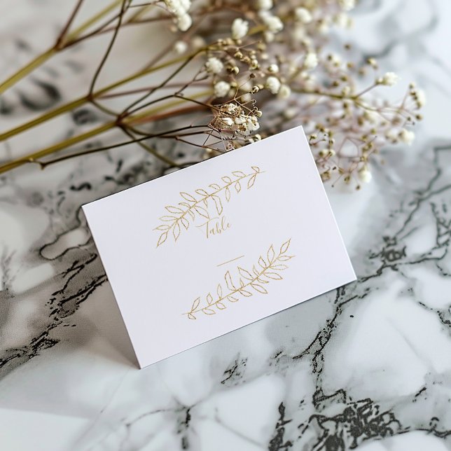 Carte De Placement Numéro de table feuille or (White table number place card with delicate gold colored leaves and text.)