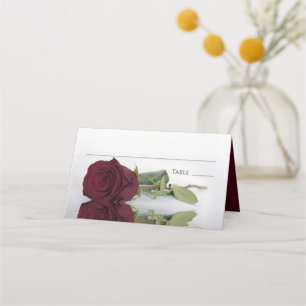 Carte De Placement Reflet de Rose de Bourgogne Élégant Mariage