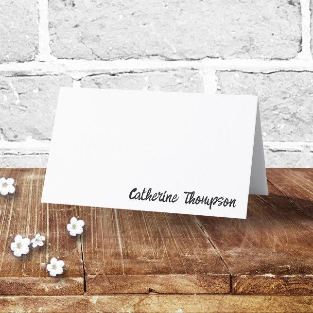 Carte De Placement Script Mariage noir et blanc Simple tendance moder (Simple Black & White Wedding Script Trendy Modern Name Place Card trying the knot theme minimalistic)