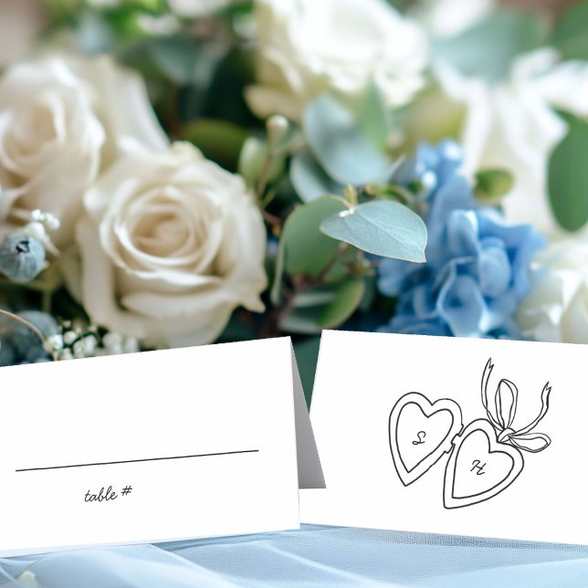 Carte De Placement Serrure de coeur Whimsical Doodle Croquis moderne  (Whimsical Heart Locket Doodle Sketch Modern CUSTOM Place Card
)