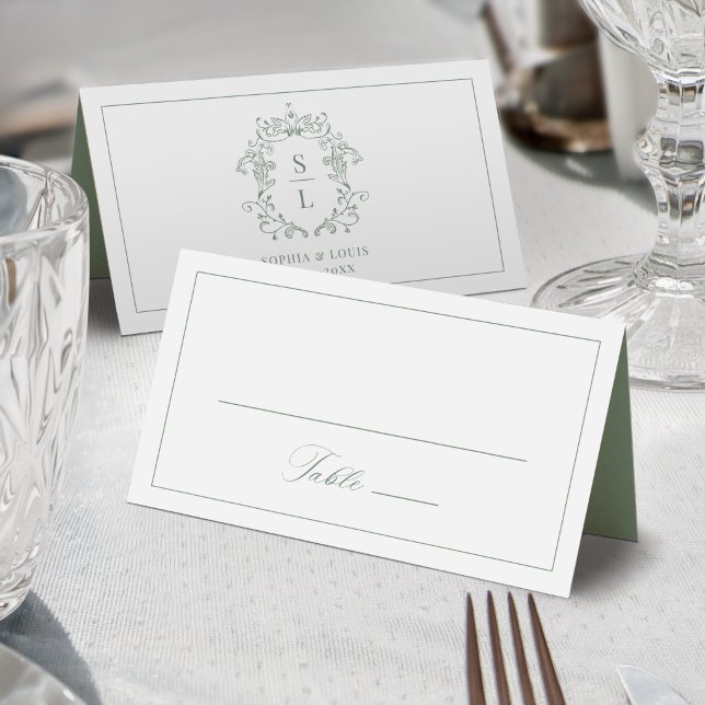Carte De Placement Vert Sage Élégant Blason Baroque Monogramme Mariag (Créateur téléchargé)