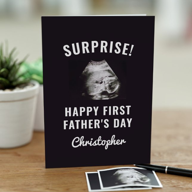 Carte de première Fête des pères photo Surprise Ul (Surprise the Dad to Be on his 1st Father's Day with this card. He's the daddy!)