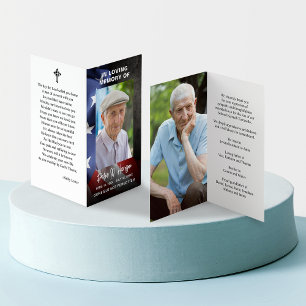 Carte de prière pliée avec photo de mémorial funér
